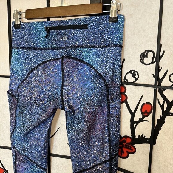 LULULEMON Speed Tight V Strive Multi Mermaid Rainbow GALAXY side pckts Size 4 - Picture 6 of 8